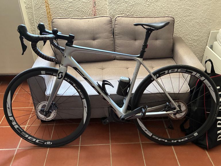 Gebrauchtes Scott Addict SE disc 2020 2020 Road & Gravel, Hellgrau — Bild 2 von 4