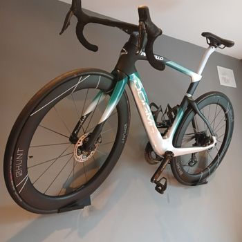 Used Pinarello DOGMA F DURA ACE Di2 Disc 2024 2024 Road & Gravel, Green — image 4 of 22