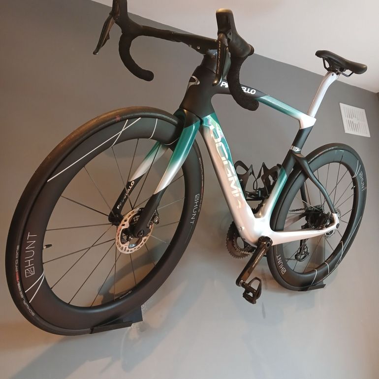 Used Pinarello DOGMA F DURA ACE Di2 Disc 2024 2024 Road & Gravel, Green — image 4 of 22