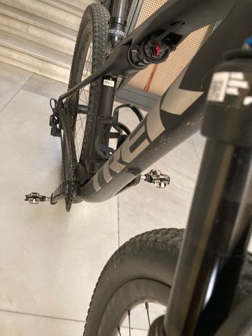 Tweedehands Trek Supercaliber 9.8 XT 2021 2021 Mountainbike — afbeelding 3 van 5