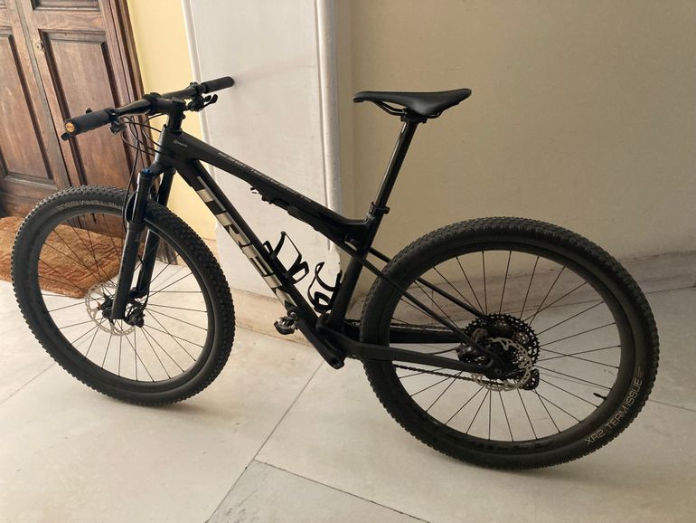 Brugt Trek Supercaliber 9.8 XT 2021 2021 Mountainbike — billede 1 af 5