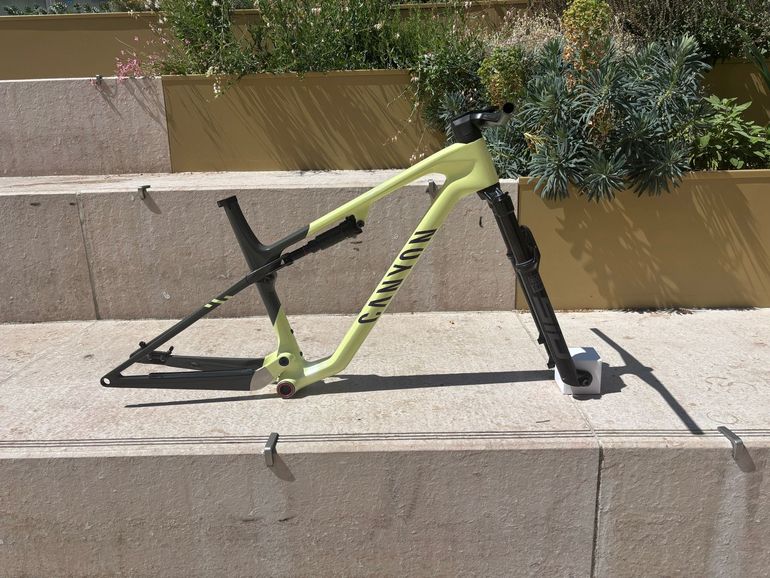 Použité Canyon Lux World Cup Frameset 2025 Mountainbike — obrázek 1 z 5