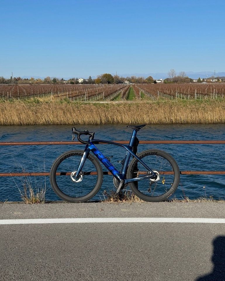 Used Trek Madone SL 7 2023 2023 Road & Gravel, Blue — image 3 of 3