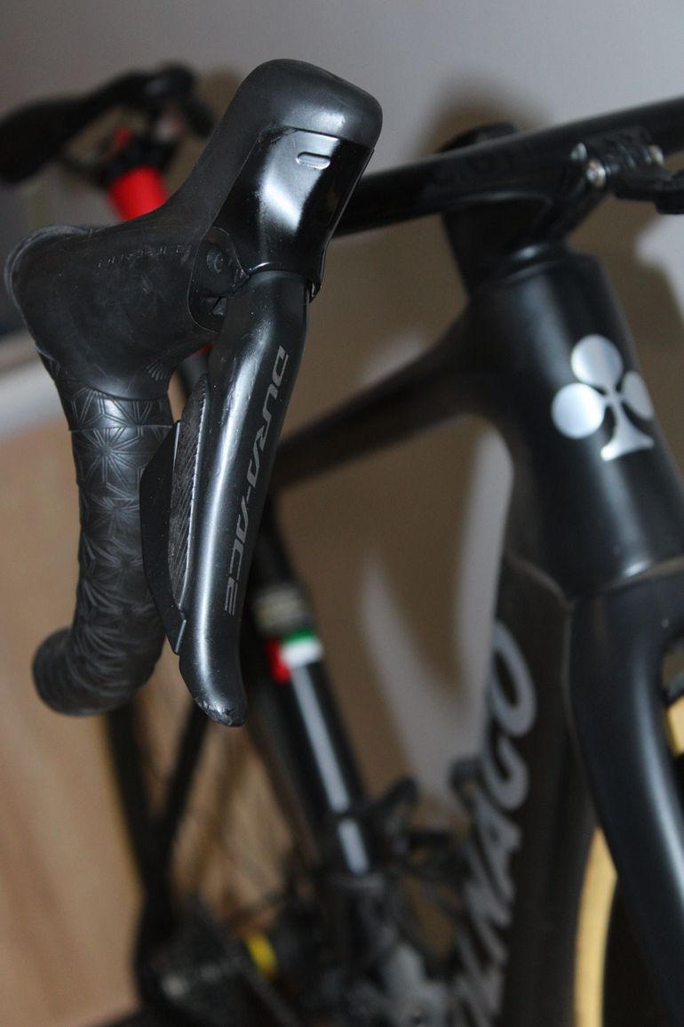 Used Colnago V4Rs Disc Dura-Ace Di2 9200 w/ENVE SES 3.4 Wheels 2024 2024 Road & Gravel, Black — image 12 of 15