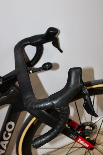 Used Colnago V4Rs Disc Dura-Ace Di2 9200 w/ENVE SES 3.4 Wheels 2024 2024 Road & Gravel, Black — image 14 of 15