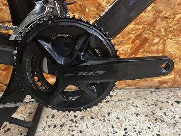 Canyon Endurace CF 7 Di2 2024 2024 Road & Gravel usato, Nero — immagine 3 di 14