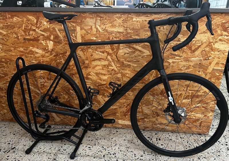 Canyon Endurace CF 7 Di2 2024 2024 Road & Gravel usato, Nero — immagine 1 di 14
