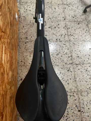 Canyon Endurace CF 7 Di2 2024 2024 Road & Gravel usato, Nero — immagine 6 di 14