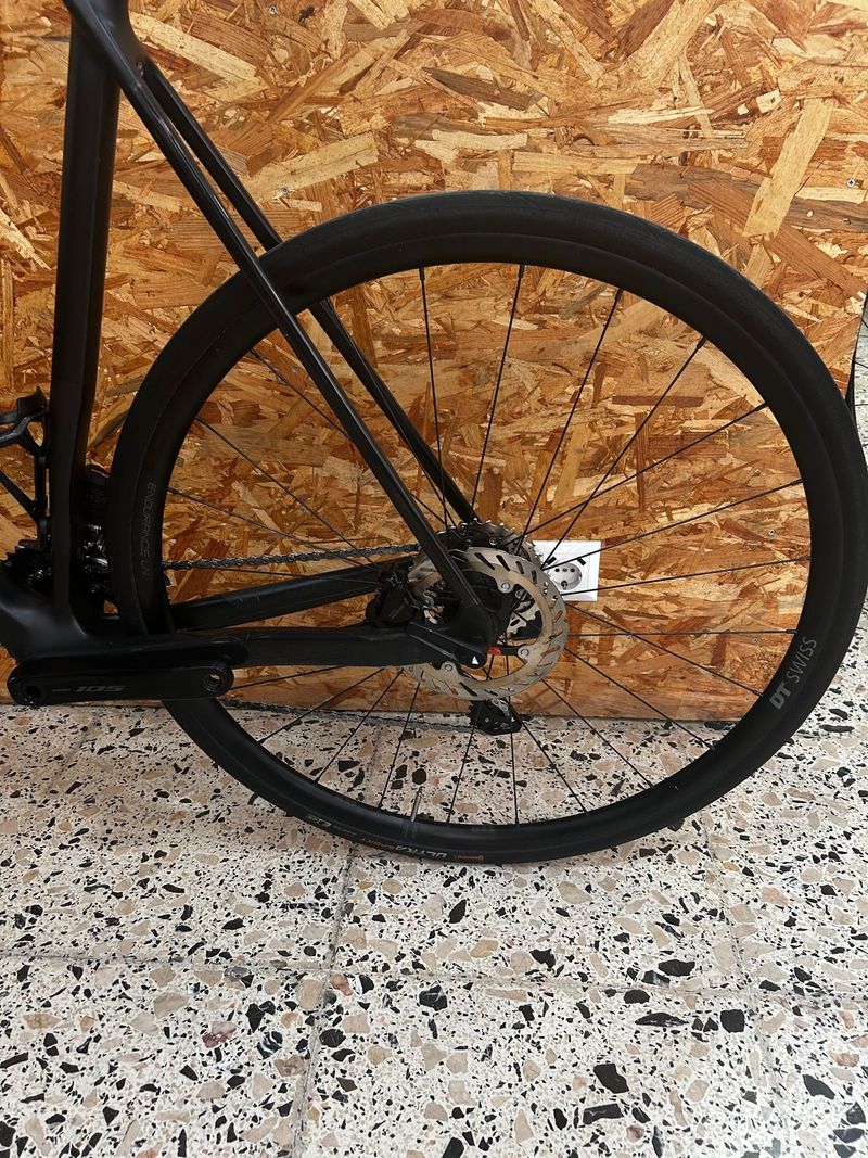 Canyon Endurace CF 7 Di2 2024 2024 Road & Gravel usato, Nero — immagine 9 di 14