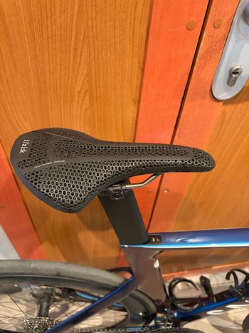 Used Canyon Aeroad CFR Di2 2025 2025 Road & Gravel, Purple — image 7 of 9