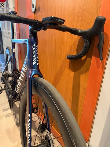 Used Canyon Aeroad CFR Di2 2025 2025 Road & Gravel, Purple — image 6 of 9