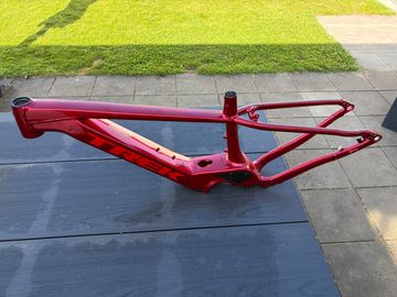 Used Trek Marlin+ 6 2024 Frameset 2024 Mountainbike, Red, 27.5, 29 — image 1 of 17