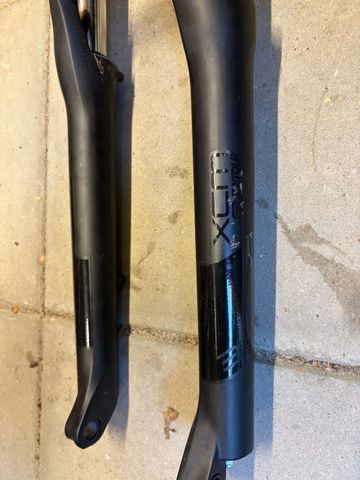 Used Trek Marlin+ 6 2024 Frameset 2024 Mountainbike, Red, 27.5, 29 — image 8 of 17