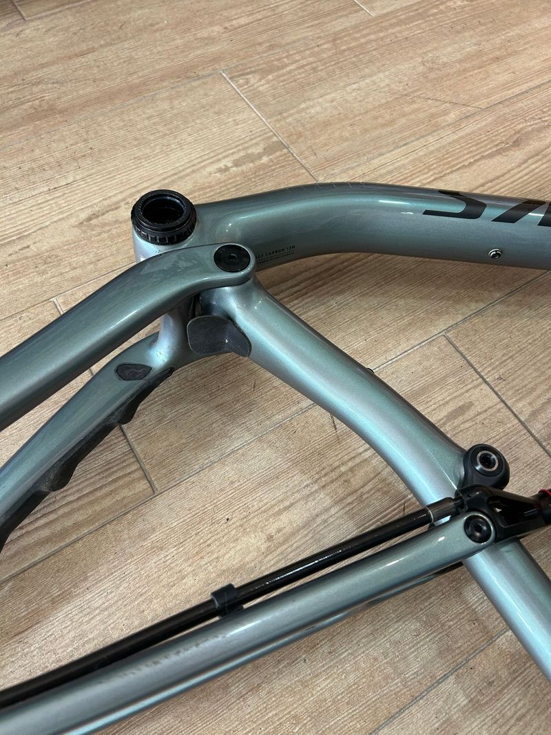 Used Specialized S-Works Epic 2022 Frameset 2022 Mountainbike, Light Gray, 29 — image 8 of 11