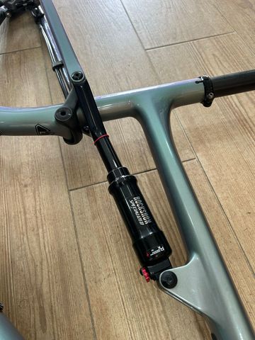 Used Specialized S-Works Epic 2022 Frameset 2022 Mountainbike, Light Gray, 29 — image 4 of 11