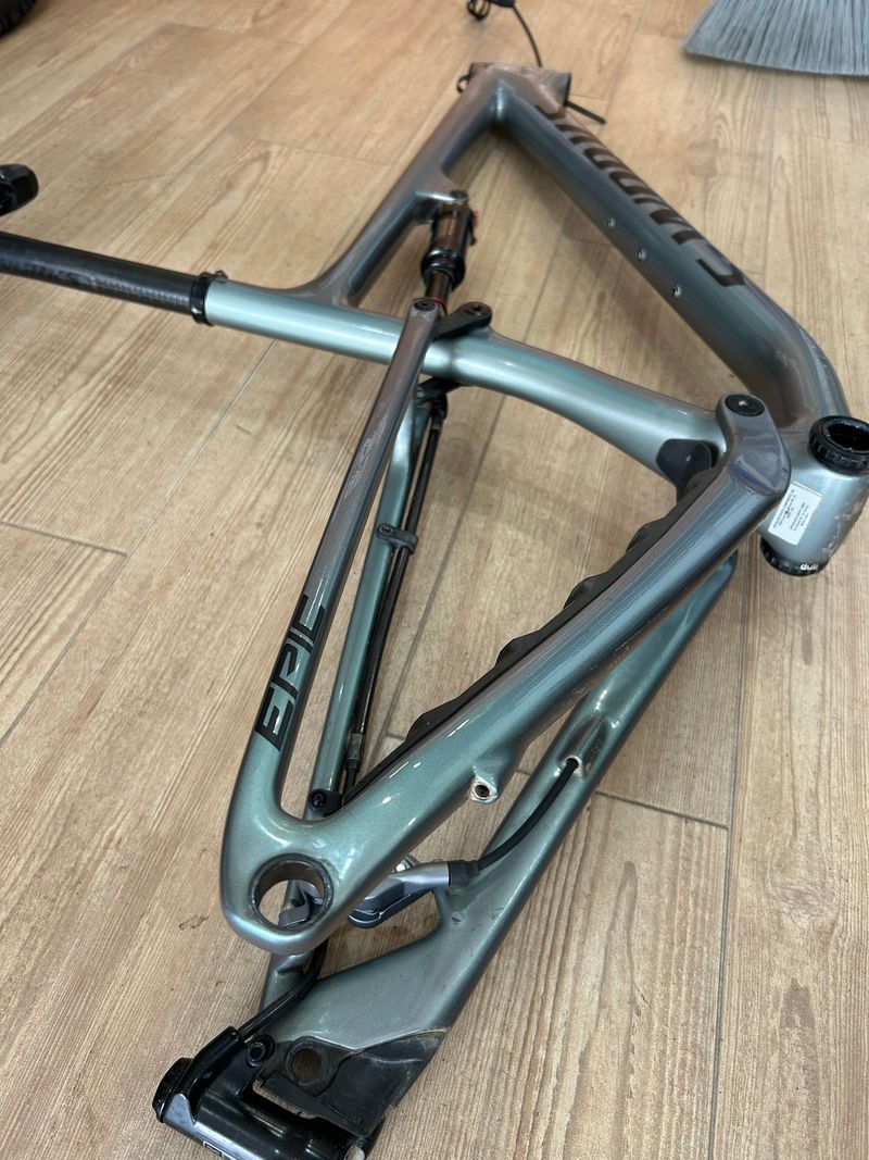 Used Specialized S-Works Epic 2022 Frameset 2022 Mountainbike, Light Gray, 29 — image 2 of 11