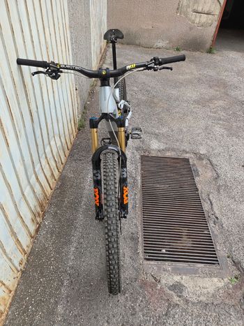 Used Orbea WILD M-TEAM 20mph 2023 2023 Mountainbike, White, 29 — image 3 of 3