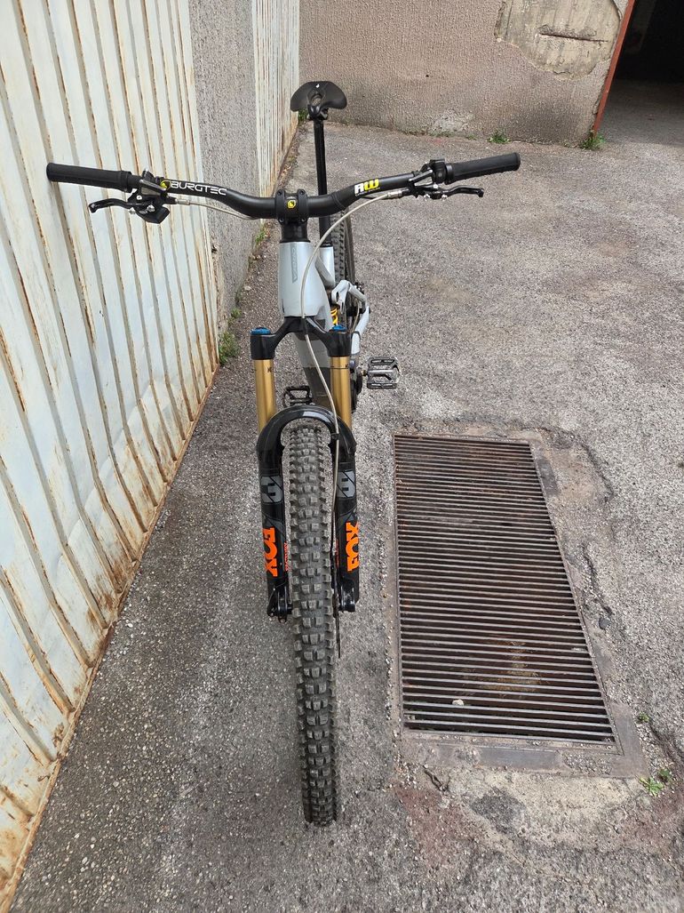 Used Orbea WILD M-TEAM 20mph 2023 2023 Mountainbike, White, 29 — image 3 of 3