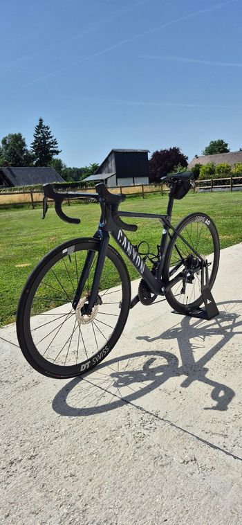 Used Canyon Ultimate CF SLX 8 Di2 2025 2025 Road & Gravel, Blue — image 2 of 7
