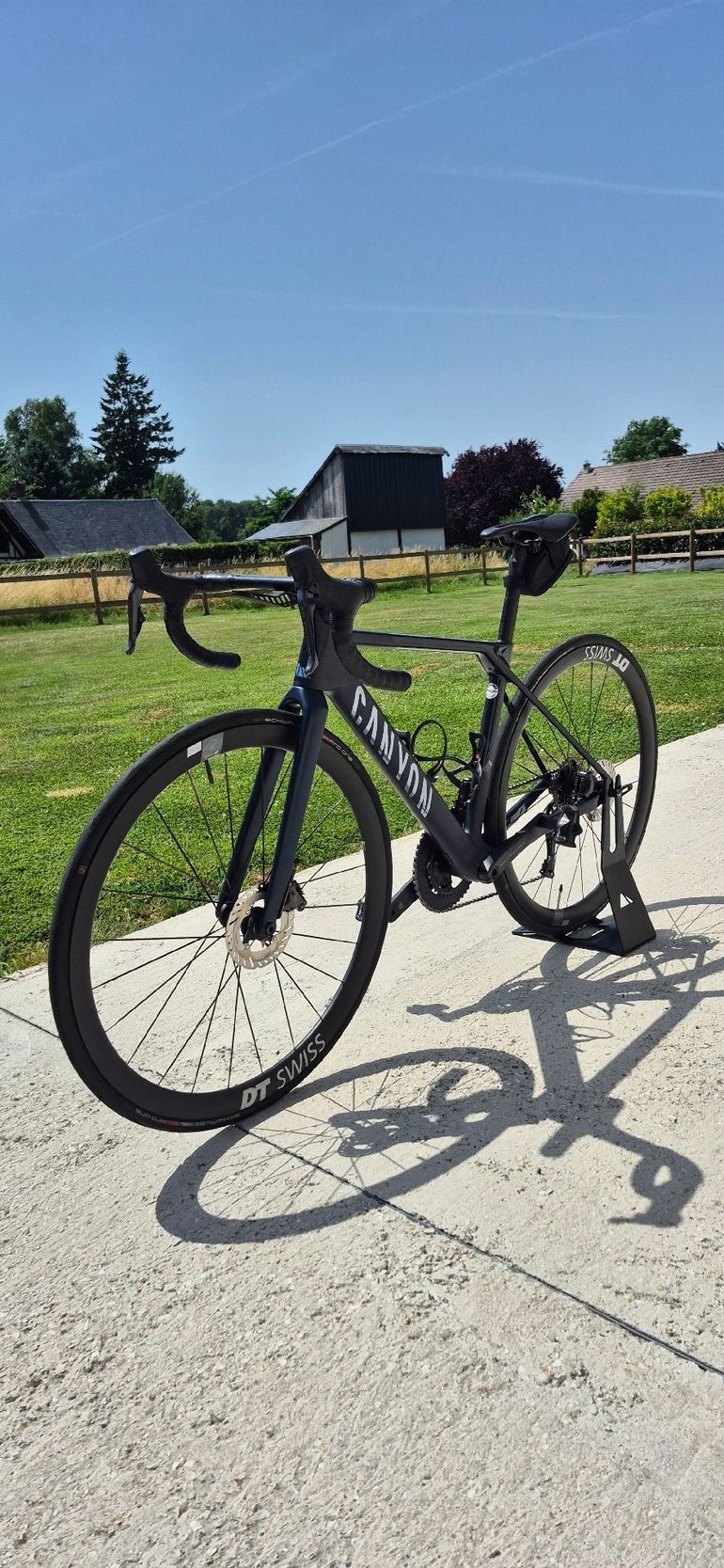 Used Canyon Ultimate CF SLX 8 Di2 2025 2025 Road & Gravel, Blue — image 2 of 7