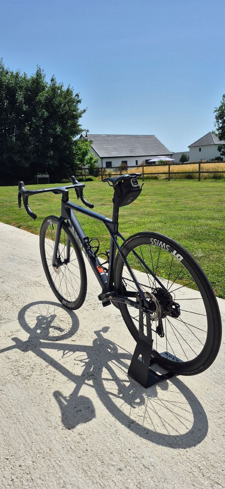 Used Canyon Ultimate CF SLX 8 Di2 2025 2025 Road & Gravel, Blue — image 6 of 7
