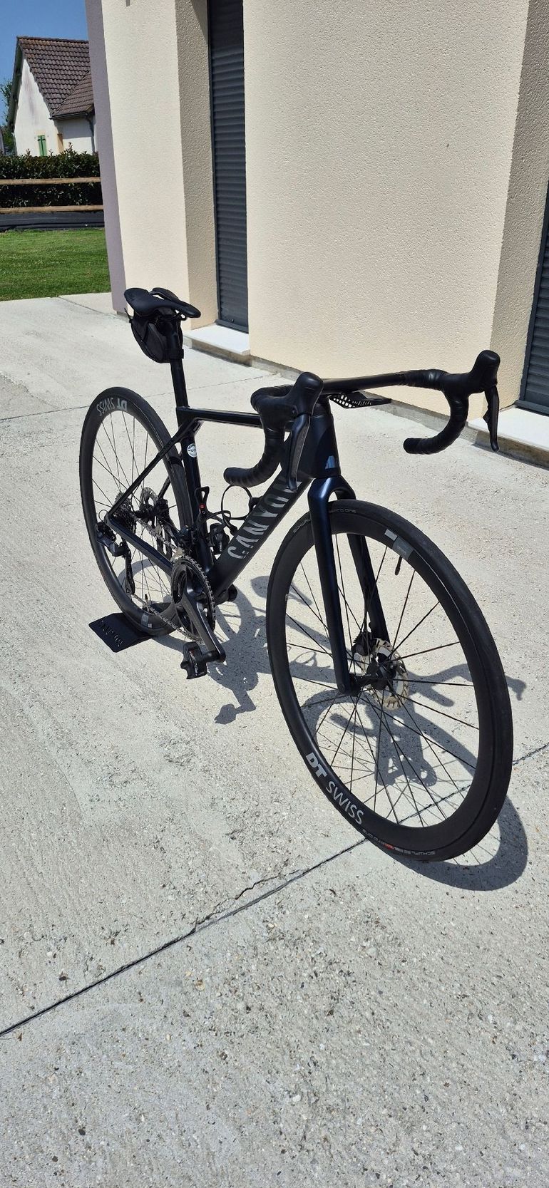 Used Canyon Ultimate CF SLX 8 Di2 2025 2025 Road & Gravel, Blue — image 1 of 7
