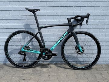 Bianchi Specialissima RC Durace Di2 2025 2025 Road & Gravel usato