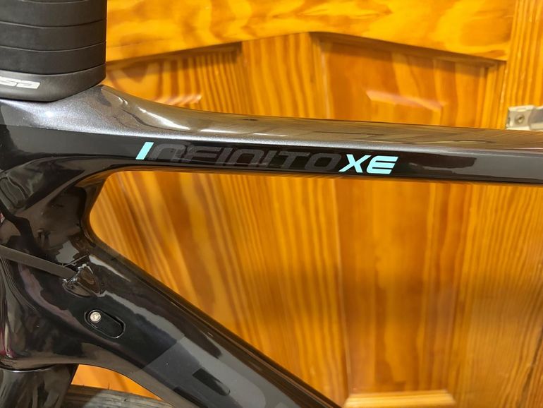 Použité Bianchi Infinito XE Rival eTap AXS 2024 2024 Road & Gravel — obrázek 8 z 10