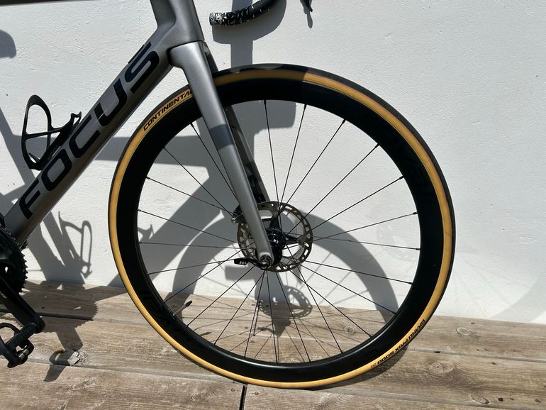 Used Focus IZALCO MAX 9.8 2022 2022 Road & Gravel, Light Gray — image 3 of 11