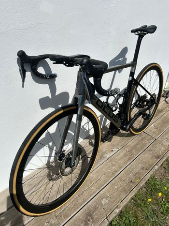 Used Focus IZALCO MAX 9.8 2022 2022 Road & Gravel, Light Gray — image 8 of 11