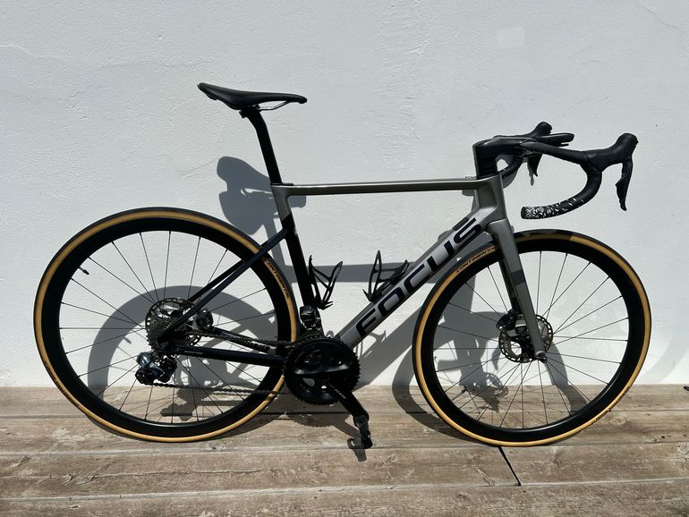 Used Focus IZALCO MAX 9.8 2022 2022 Road & Gravel, Light Gray — image 1 of 11