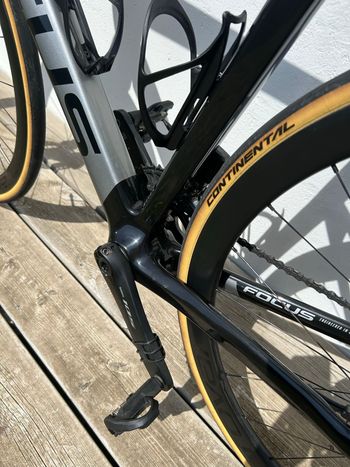 Used Focus IZALCO MAX 9.8 2022 2022 Road & Gravel, Light Gray — image 9 of 11
