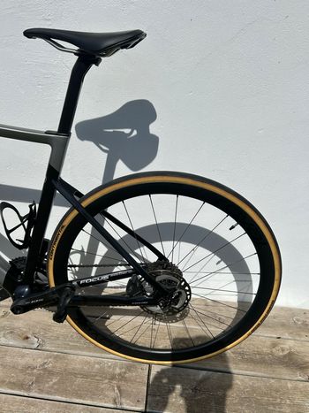 Used Focus IZALCO MAX 9.8 2022 2022 Road & Gravel, Light Gray — image 10 of 11