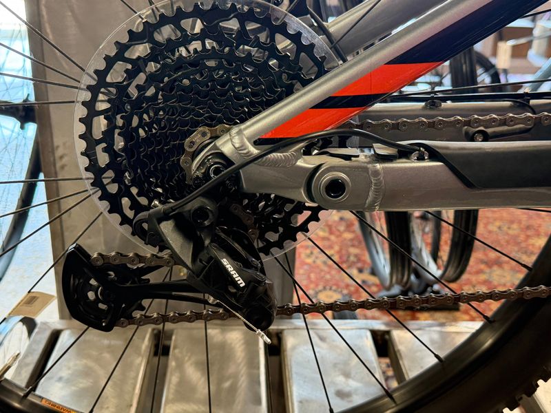 Gebrauchtes Cannondale Moterra 4 2023 Mountainbike, Hellgrau — Bild 3 von 3