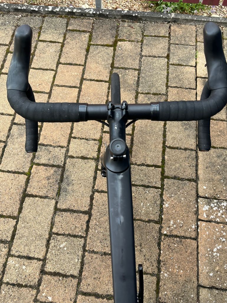 Used Specialized Tarmac SL7 Comp - Shimano 105 Di2 2025 2025 Road & Gravel, Light Gray — image 3 of 8