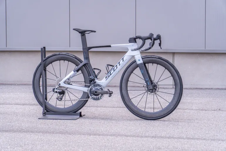 Used Scott Foil RC Pro Custom | SRAM RED | Syncros Capital SL | Gr. S 2026 Road & Gravel, White — image 1 of 10