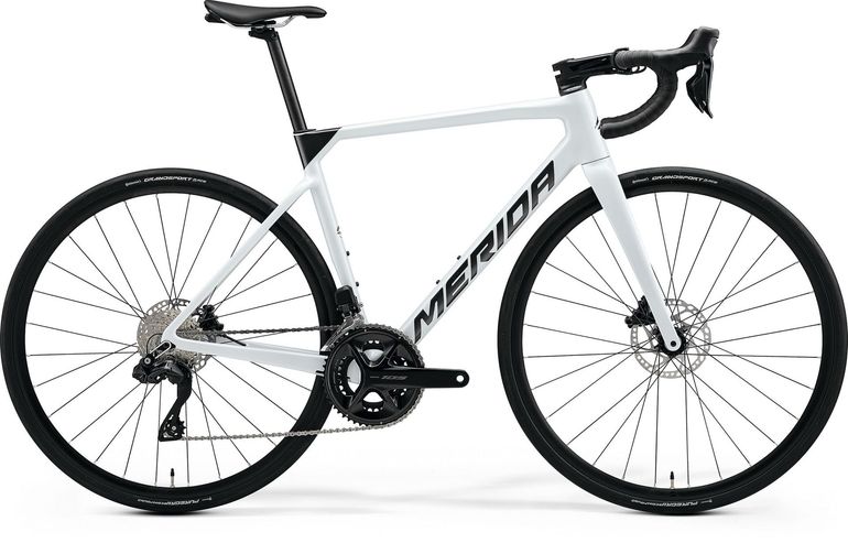 Used Merida SCULTURA 6000 Di2 2024 2024 Road & Gravel, White — image 1 of 3