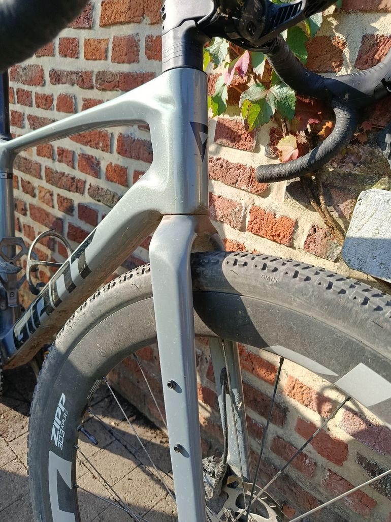 Used Giant Revolt Advanced 0 2025 2025 Road & Gravel, Light Gray — image 9 of 10