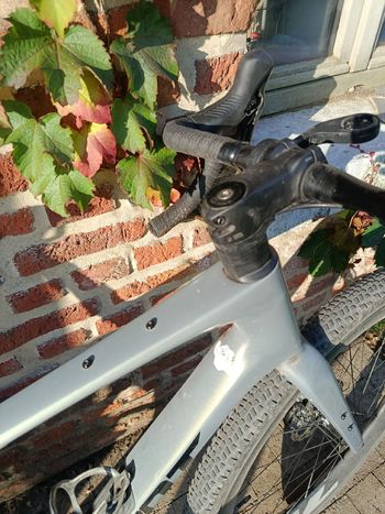 Used Giant Revolt Advanced 0 2025 2025 Road & Gravel, Light Gray — image 8 of 10