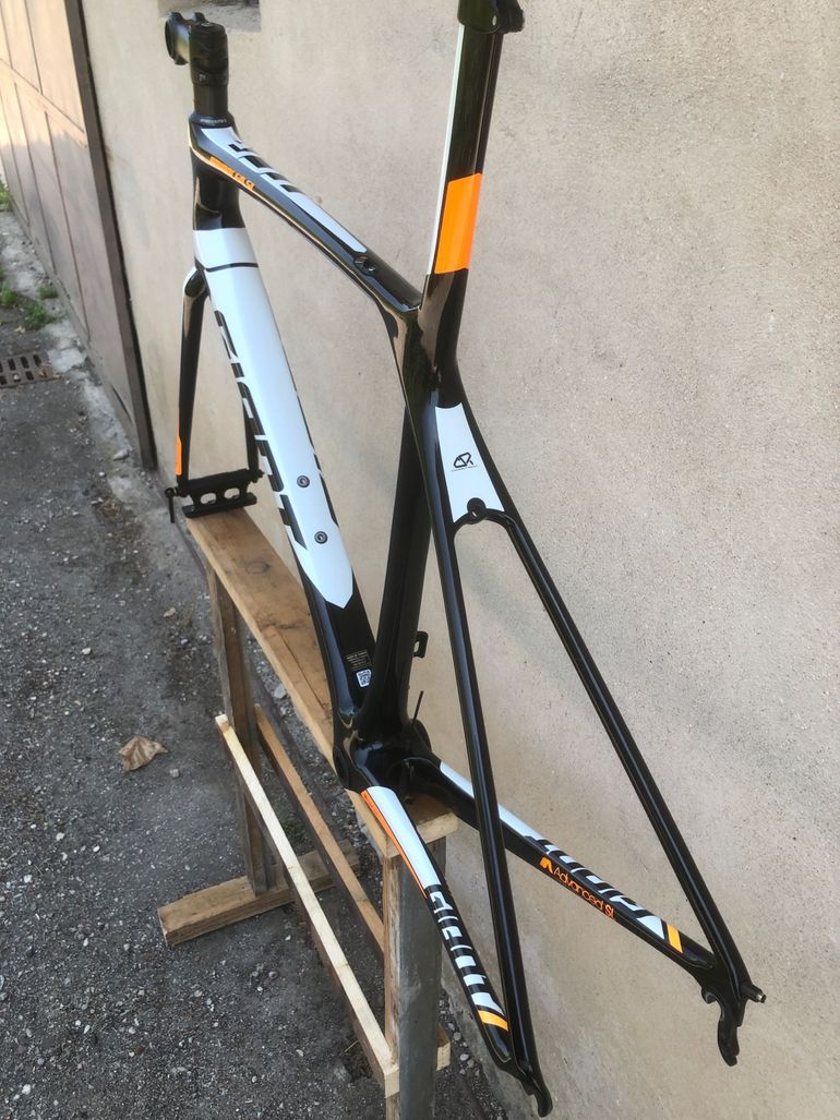 Käytetty Giant TCR Advanced SL 2-KOM 2018 Frameset 2018 Road & Gravel — kuva 3 / 10