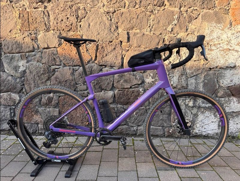 Tweedehands BMC URS01 One Lila 2020 Road & Gravel