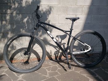 Used GT Avalanche Comp 2022 2022 Mountainbike, Black, 27.5 — image 6 of 10