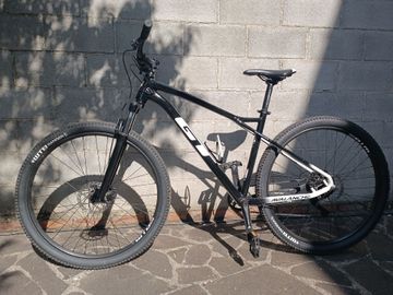 Gebrauchtes GT Avalanche Comp 2022 2022 Mountainbike, Schwarz, 27.5 — Bild 5 von 10
