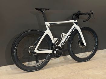 Käytetty Bianchi Oltre Comp Ultegra Di2 2024 2024 Road & Gravel — kuva 6 / 9