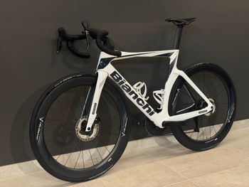 Käytetty Bianchi Oltre Comp Ultegra Di2 2024 2024 Road & Gravel — kuva 7 / 9