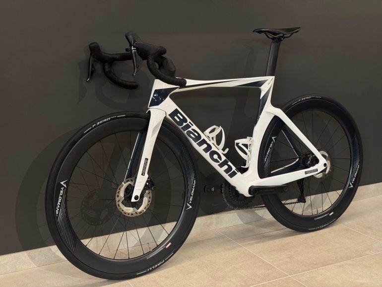 Käytetty Bianchi Oltre Comp Ultegra Di2 2024 2024 Road & Gravel — kuva 7 / 9