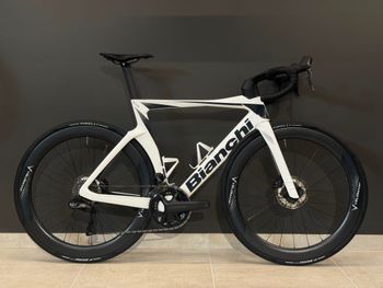 Käytetty Bianchi Oltre Comp Ultegra Di2 2024 2024 Road & Gravel