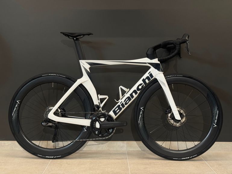 Käytetty Bianchi Oltre Comp Ultegra Di2 2024 2024 Road & Gravel — kuva 1 / 9