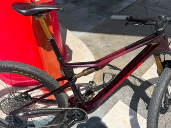 Used Orbea OIZ M-TEAM AXS 2025 2025 Mountainbike, Red, 29 — image 5 of 5