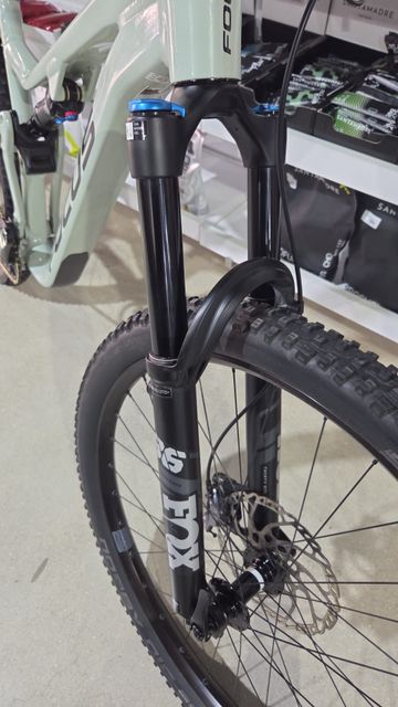 Used Focus JAM 6.9 2024 Mountainbike, Light Gray — image 2 of 8